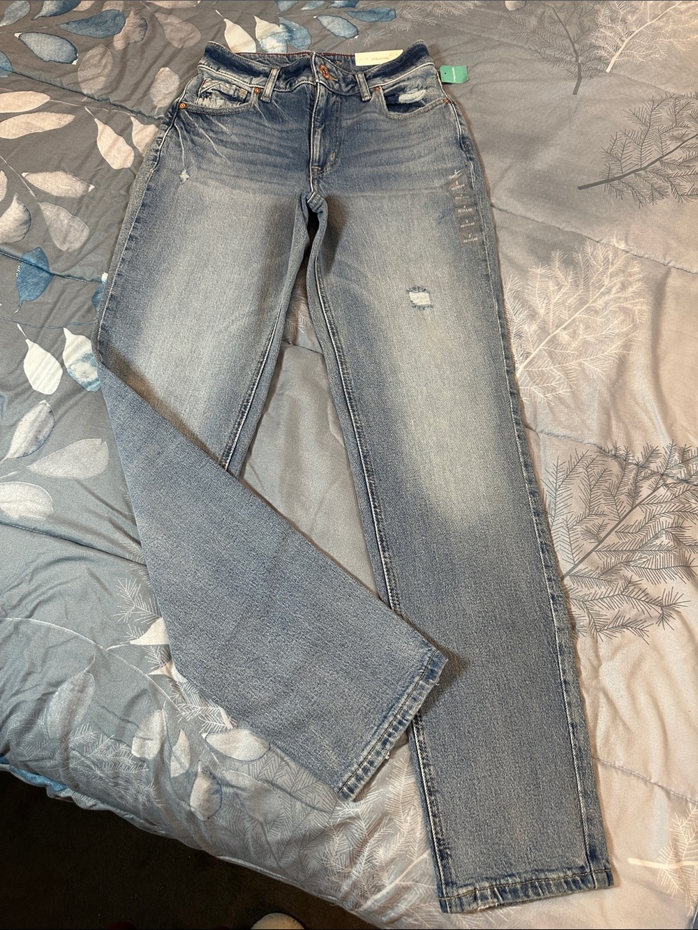 NWTS Maurices EDGLY Light Blue Straight Leg High Rise Jeans Sz 2 R distressed